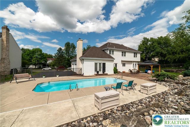5526 Holiday Drive, Upper Macungie Twp, PA 18104