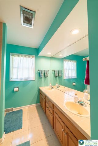 5526 Holiday Drive, Upper Macungie Twp, PA 18104