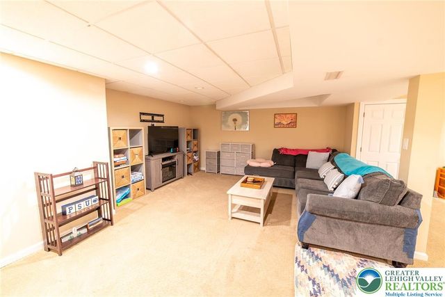 5526 Holiday Drive, Upper Macungie Twp, PA 18104