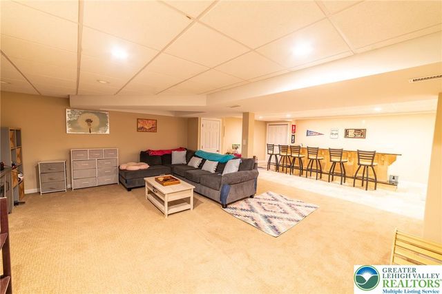 5526 Holiday Drive, Upper Macungie Twp, PA 18104