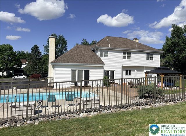 5526 Holiday Drive, Upper Macungie Twp, PA 18104