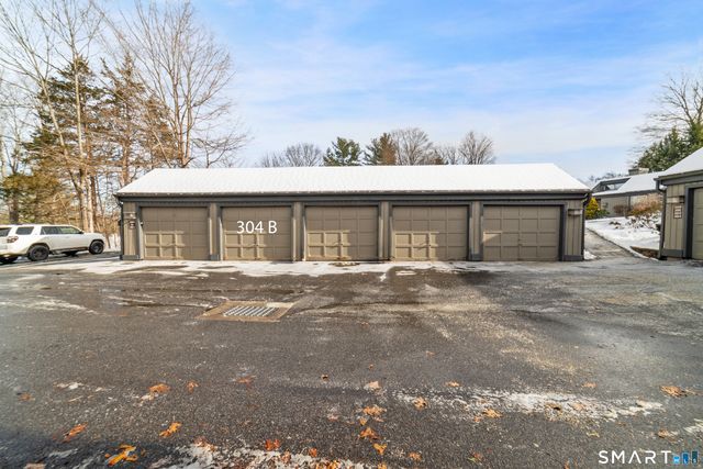 304 Heritage Village B, Southbury, CT 06488