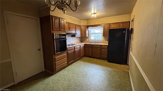 2223 Meloine Lane, Greensboro, NC 27407