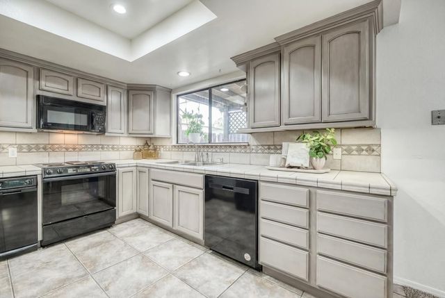 595 Quill Lane, Clovis, CA 93612