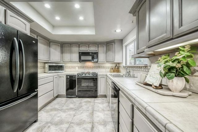 595 Quill Lane, Clovis, CA 93612