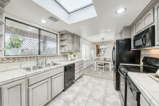 595 Quill Lane, Clovis, CA 93612