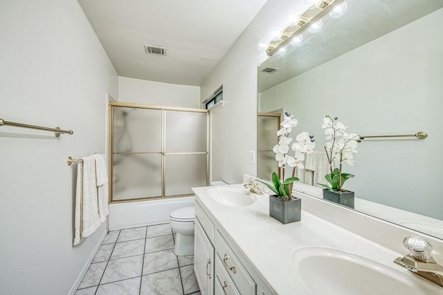 595 Quill Lane, Clovis, CA 93612