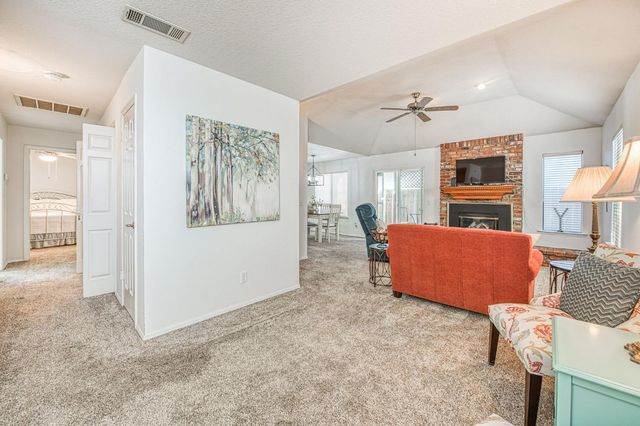 595 Quill Lane, Clovis, CA 93612