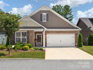 602 Summerfield Place, Flat Rock, NC 28731