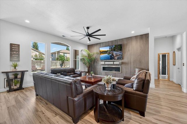 2776 E Muncie, Fresno, CA 93720