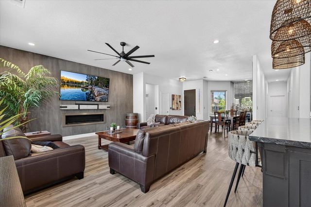 2776 E Muncie, Fresno, CA 93720