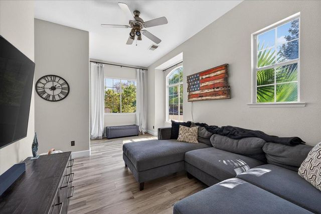 2776 E Muncie, Fresno, CA 93720