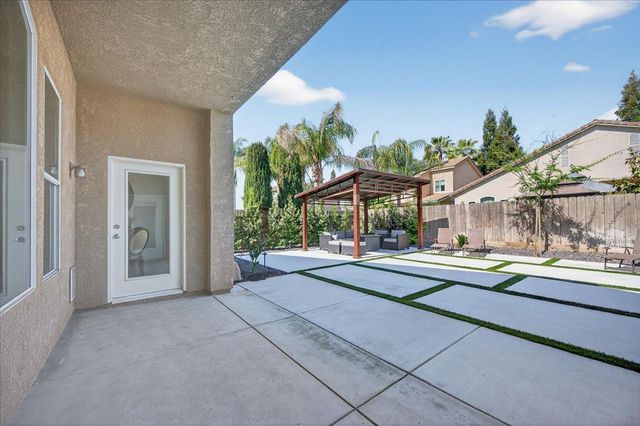 2776 E Muncie, Fresno, CA 93720