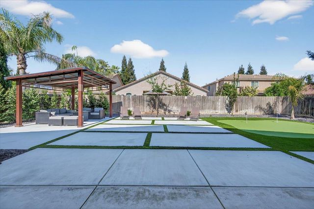 2776 E Muncie, Fresno, CA 93720