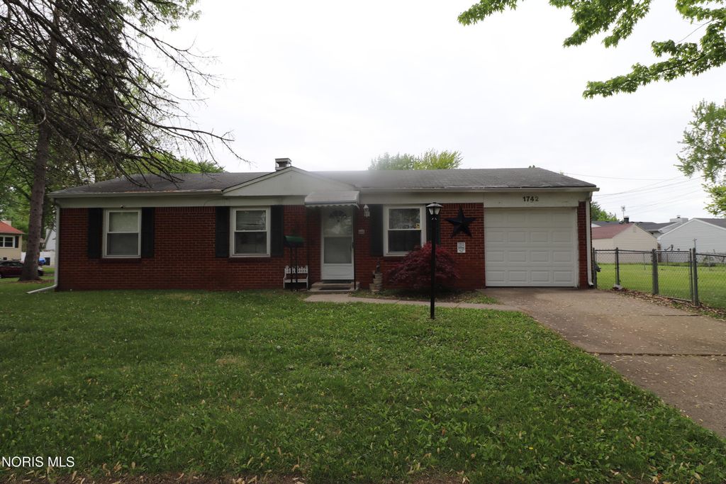 1742 E Benwick Road, Toledo, OH 43613