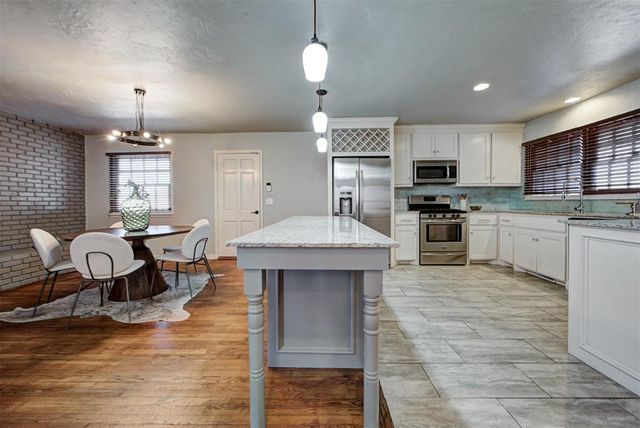 10005 Sunnymeade Place, Oklahoma City, OK 73120