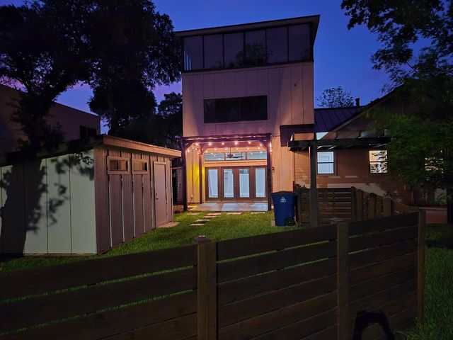 2103 Kinney Ave, Austin, TX 78704