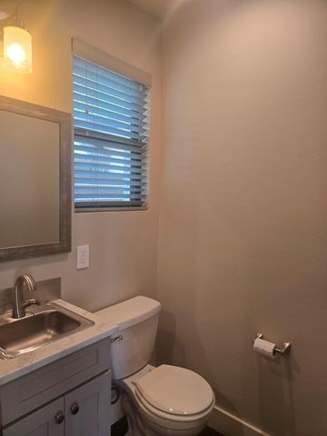 2103 Kinney Ave, Austin, TX 78704