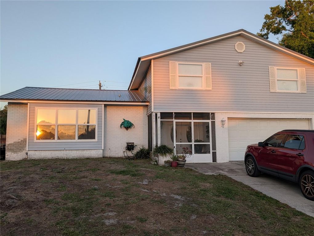 Image 2 of property listing at 6817 MITCHELL CIRCLE, Tampa, FL 33634