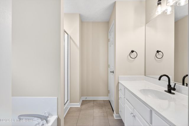 18004 Arlington Meadows Ct, Louisville, KY 40023