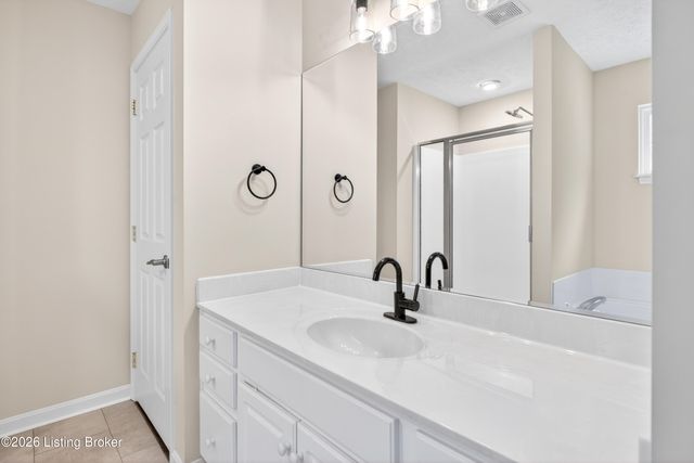 18004 Arlington Meadows Ct, Louisville, KY 40023