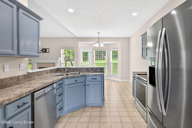 18004 Arlington Meadows Ct, Louisville, KY 40023