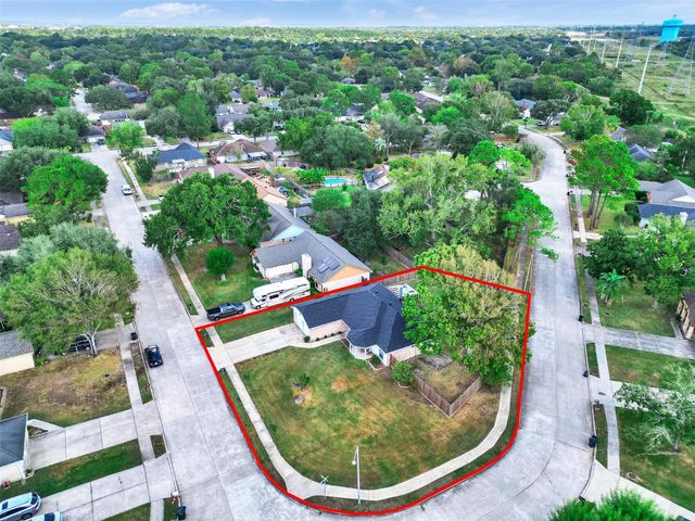 628 Meadowbriar Street, League City, TX 77573