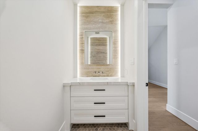 1014 Gardenia Drive, Houston, TX 77018