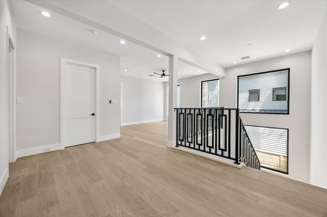 1014 Gardenia Drive, Houston, TX 77018