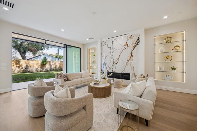 1014 Gardenia Drive, Houston, TX 77018