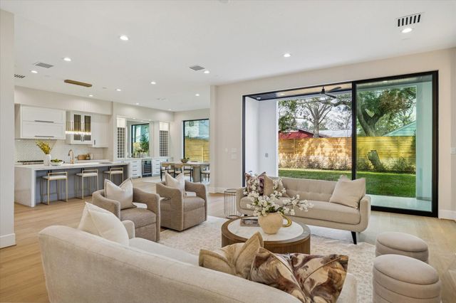 1014 Gardenia Drive, Houston, TX 77018