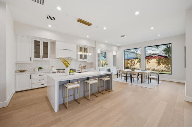 1014 Gardenia Drive, Houston, TX 77018