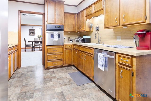 202 W Partridge Road, Victoria, TX 77905