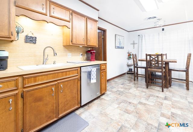 202 W Partridge Road, Victoria, TX 77905