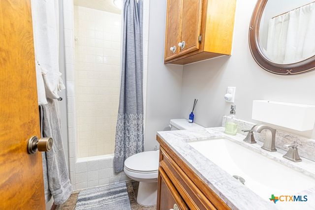 202 W Partridge Road, Victoria, TX 77905