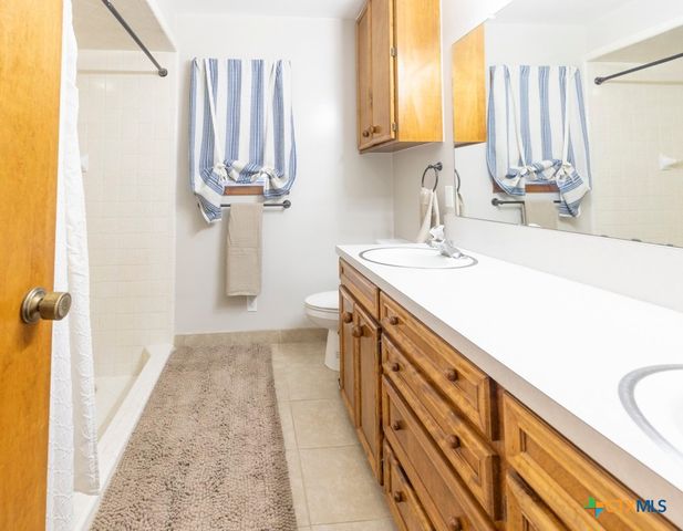 202 W Partridge Road, Victoria, TX 77905