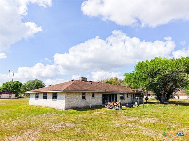 202 W Partridge Road, Victoria, TX 77905