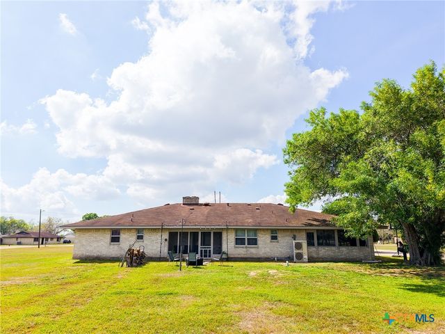 202 W Partridge Road, Victoria, TX 77905