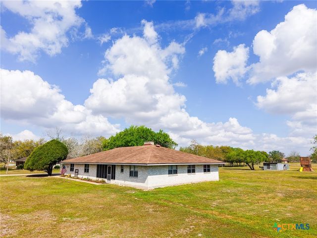 202 W Partridge Road, Victoria, TX 77905
