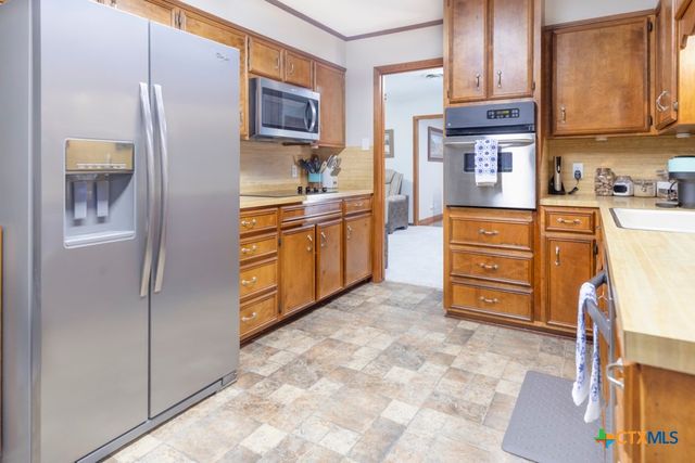 202 W Partridge Road, Victoria, TX 77905