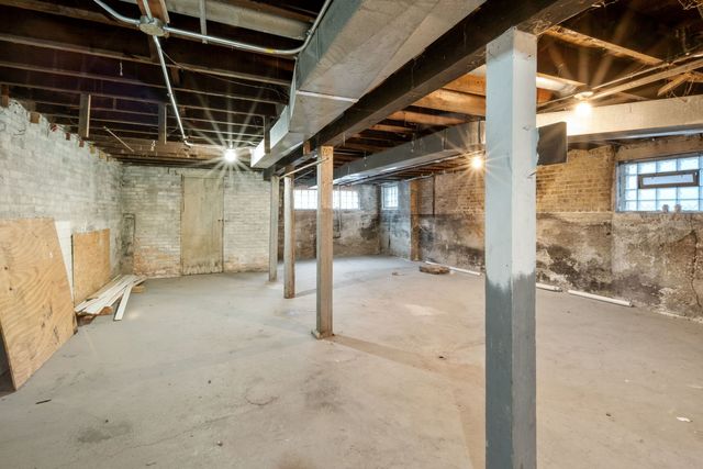 8548 S Exchange Avenue, Chicago, IL 60617