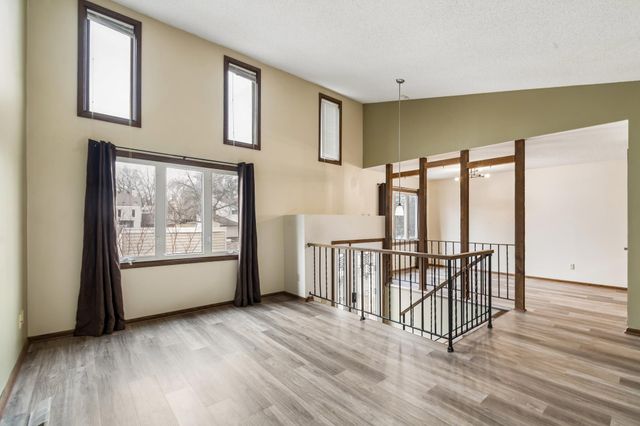 5673 W Bavarian Pass, Fridley, MN 55432