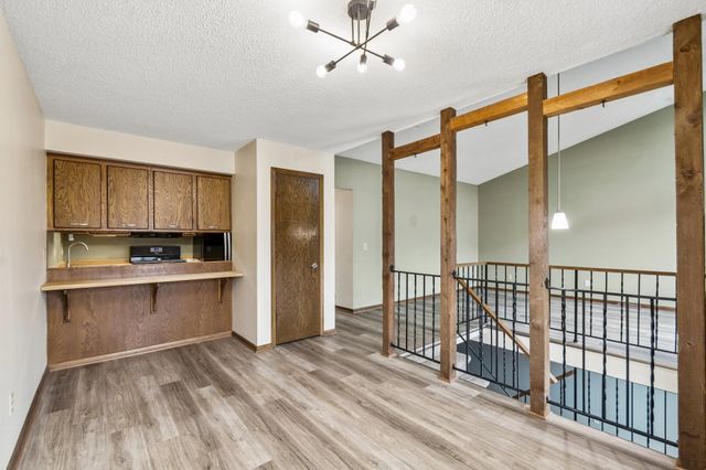 5673 W Bavarian Pass, Fridley, MN 55432