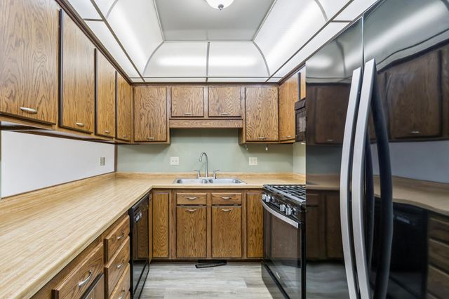 5673 W Bavarian Pass, Fridley, MN 55432