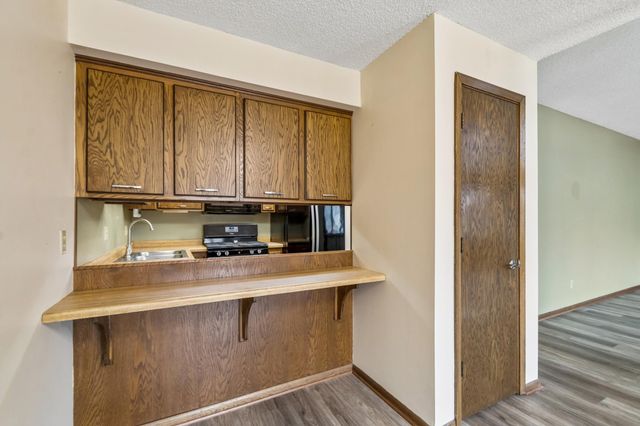 5673 W Bavarian Pass, Fridley, MN 55432