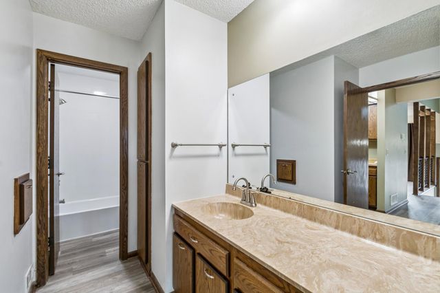 5673 W Bavarian Pass, Fridley, MN 55432