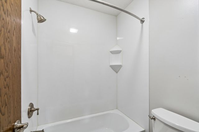 5673 W Bavarian Pass, Fridley, MN 55432