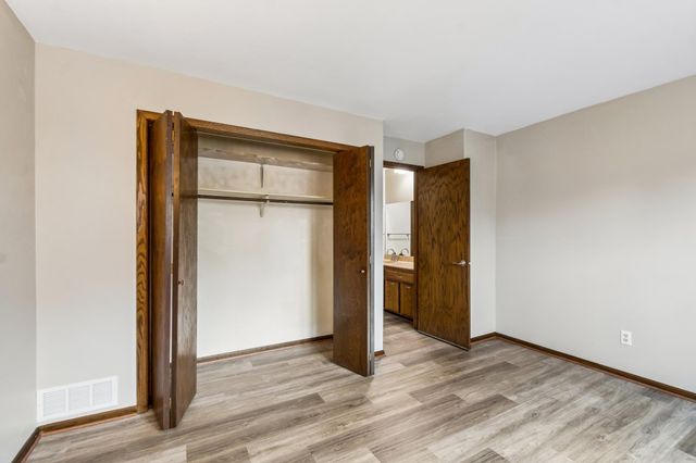 5673 W Bavarian Pass, Fridley, MN 55432