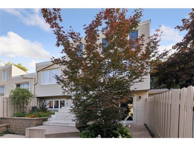 5673 W Bavarian Pass, Fridley, MN 55432