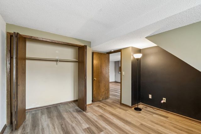 5673 W Bavarian Pass, Fridley, MN 55432